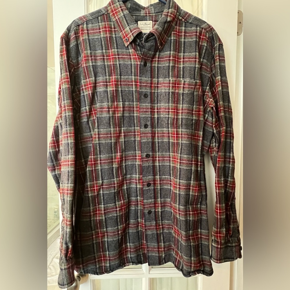 NWOT LL Bean Scotch Plaid Flannel Shirt Button Down 
# 228061
Grey Stewart
